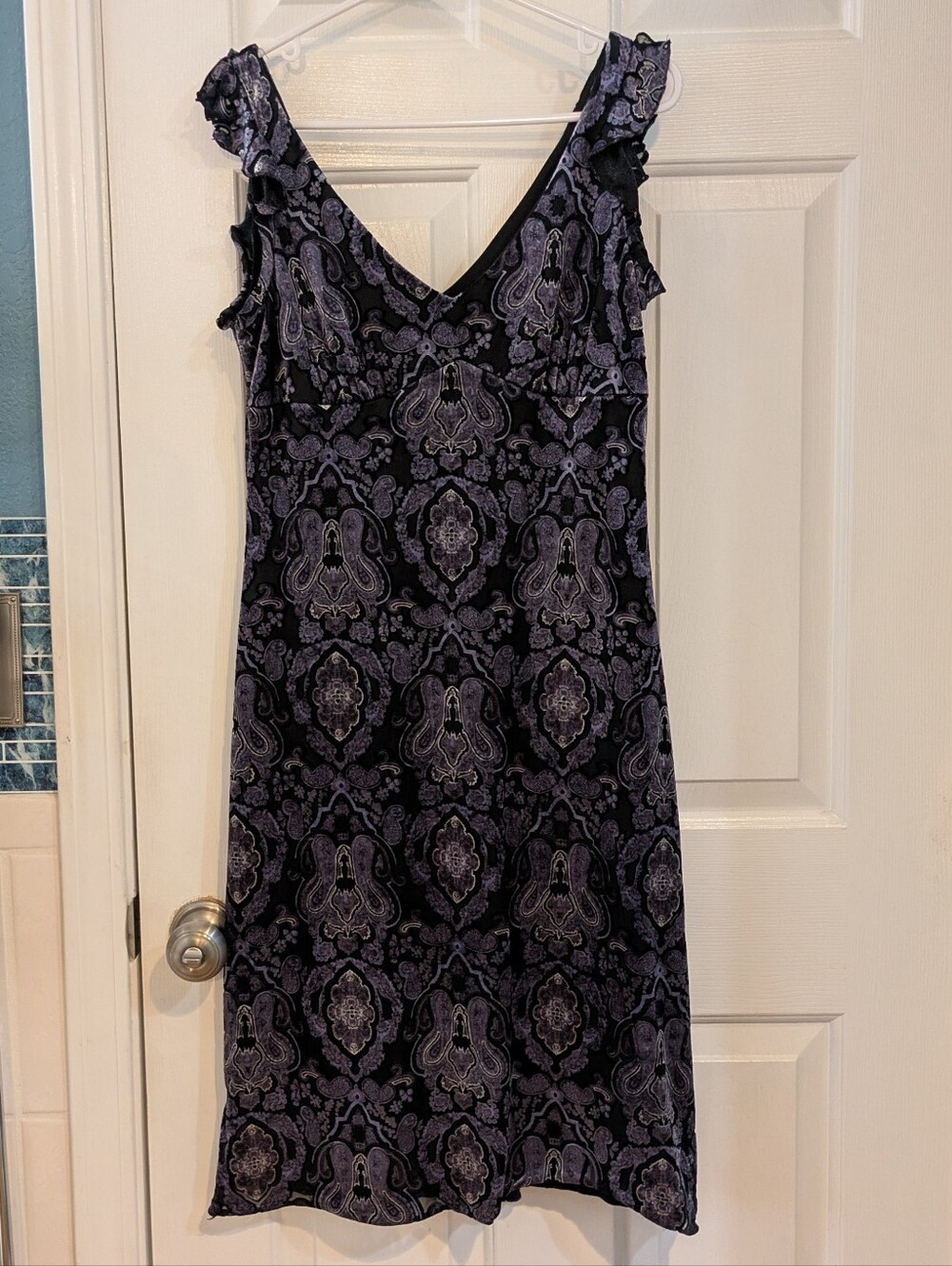 Sleeveless V-Neck Black & Purple Patterned Women's Dress